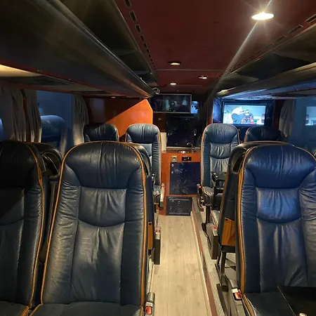 Bus Hotel On The Go * 地拉那