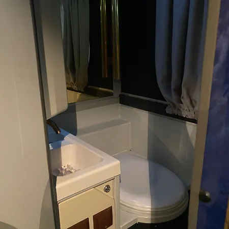Bus Hotel On The Go Кемпинг
