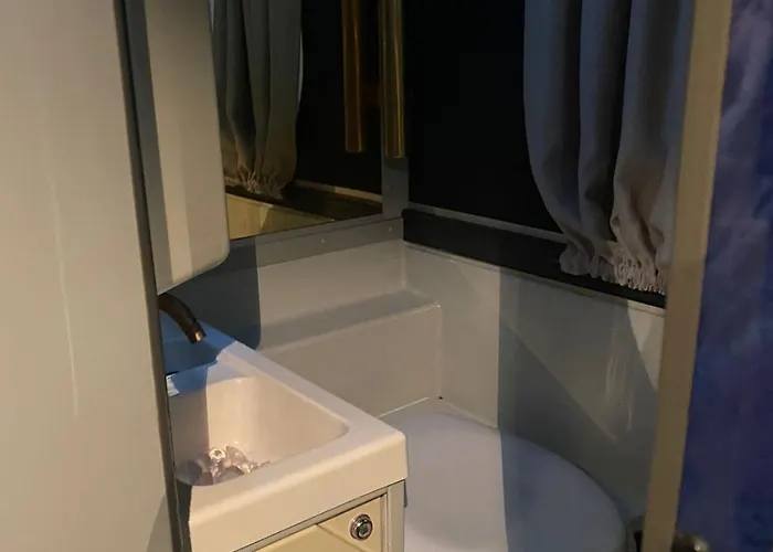 Bus Hotel On The Go 营地