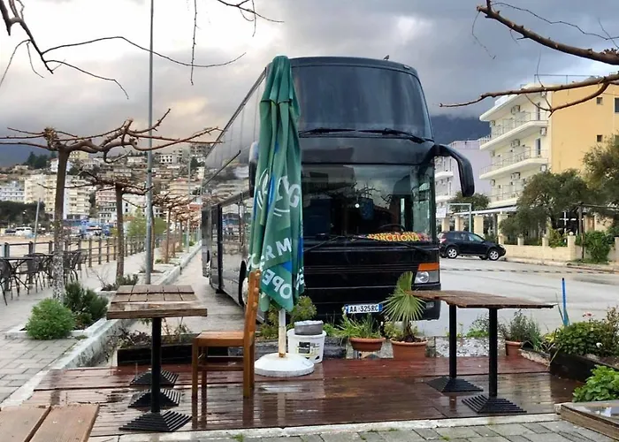 Bus Hotel On The Go 地拉那