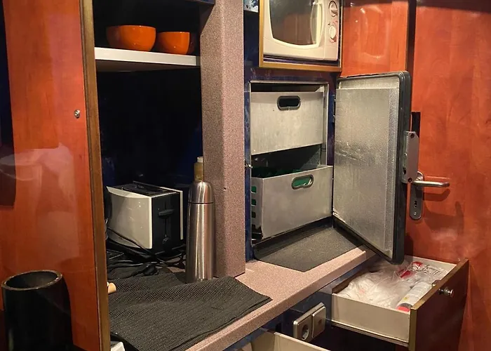 Bus Hotel On The Go Camping Tirana